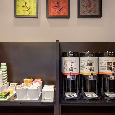 Hampton Inn By Hilton Toronto Airport Corporate Centre Bagian luar foto